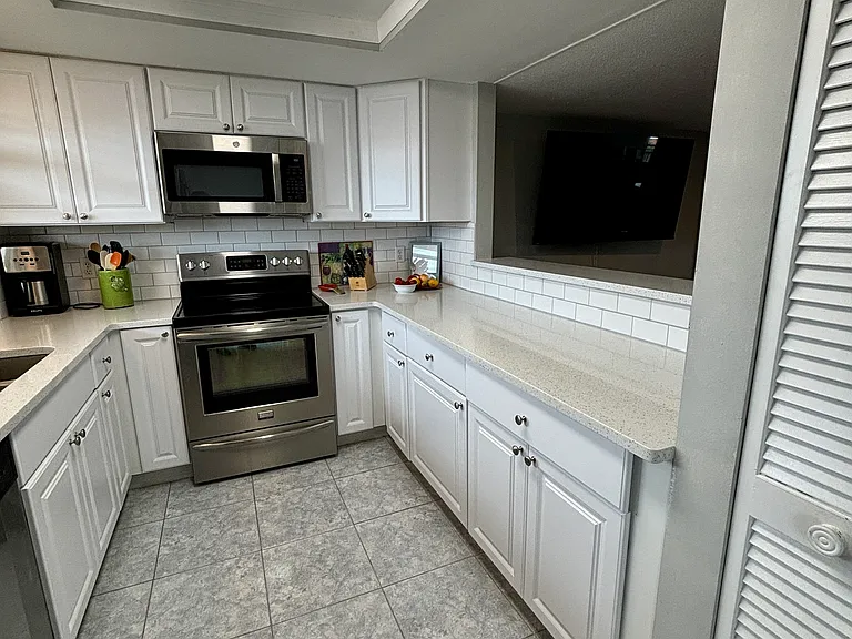 12500 Capri Cir N #303 — Photo 8