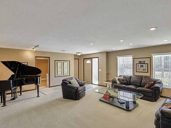 11583 Landing Place living area-2