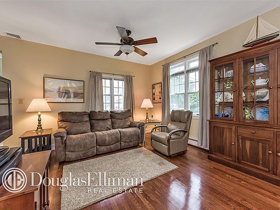4th image of 38 Sheridan St