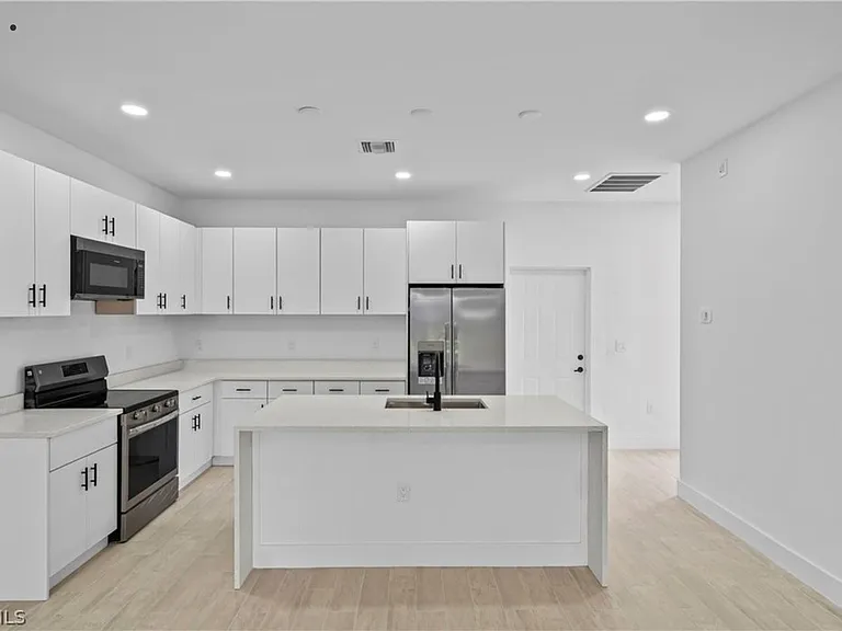 4733 27th St SW — Photo 9