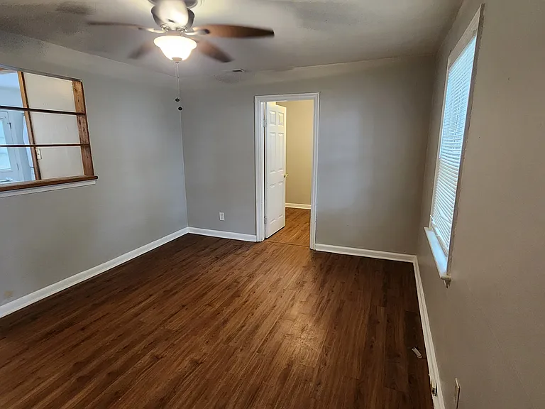 726 Grove St — Photo 3
