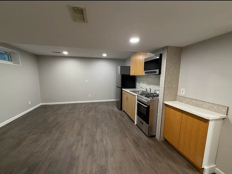 805 Hylan Blvd #B — Photo 3