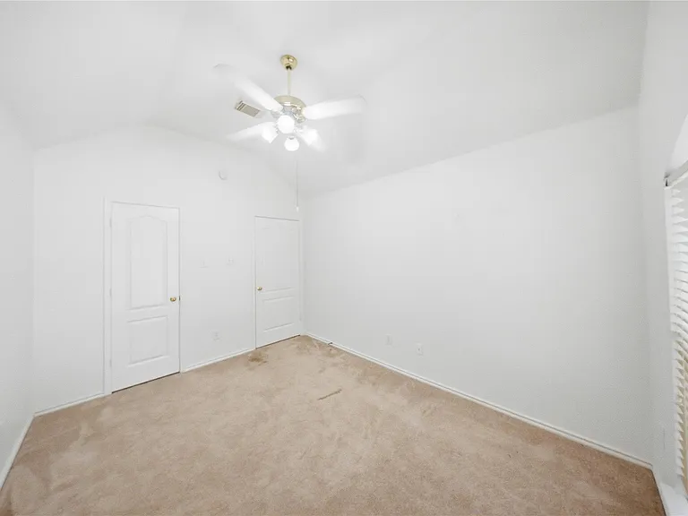 2415 Mills Creek Dr — Photo 19