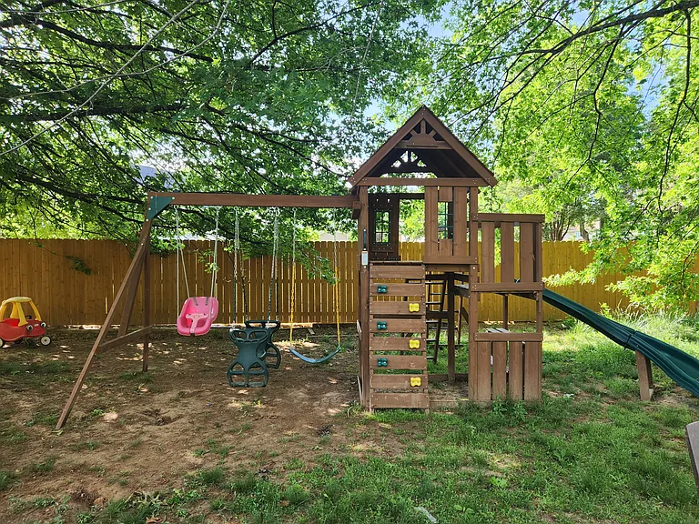 1571 Barrywood Cir W — Photo 3