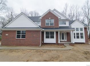 11500 Holly Leaf Ln, South Lyon, MI 48178