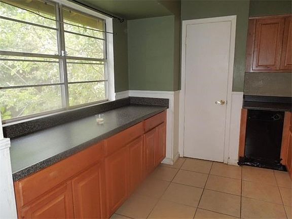 2nd image of 405 Westmorland Dr