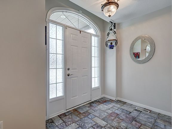 5th image of 24 Schreyer Dr