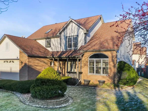 1 Westminster Ct, Lake In The Hills, IL 60156