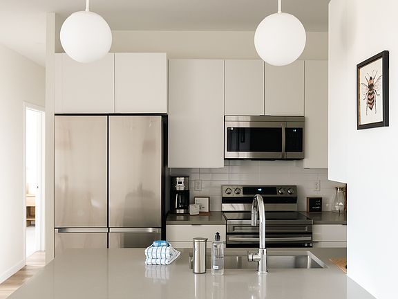 4th image of 301 W Meadow Mile Unit 4
