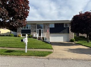 221 Scenery Dr, Weirton, WV