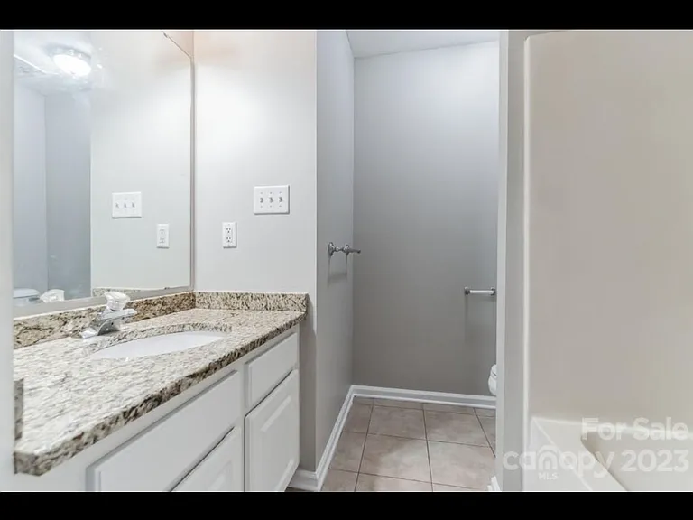 7811 Lennoxshire Ln — Photo 6