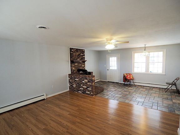5th image of 643 Tarpley Ln