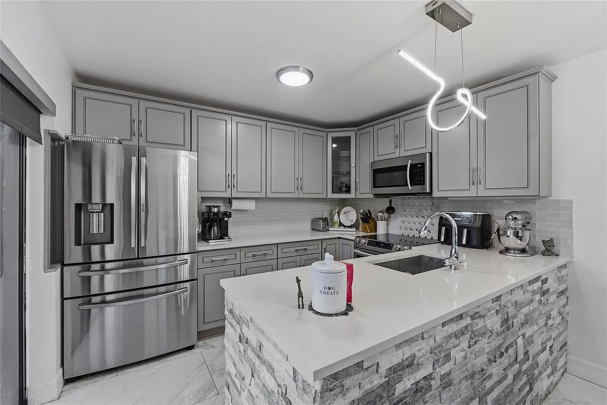 2 bed, 3.0 bath, 1236 sqft, $2,650 — Photo 2