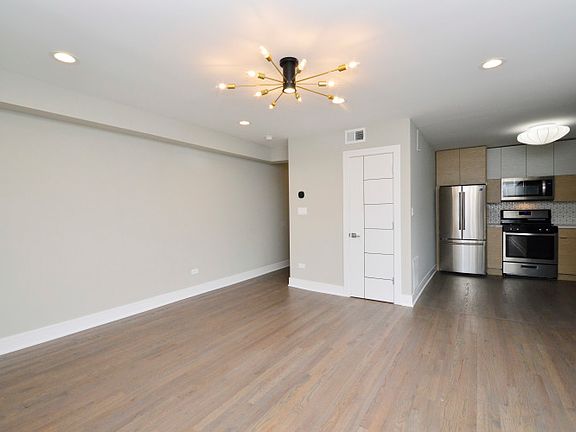 4th image of 5710 N Hermitage Ave Unit 305
