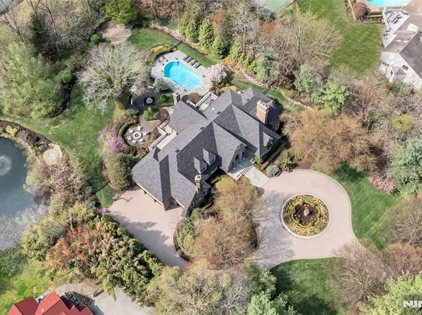 14 Eckert Farm Rd, Saddle River, NJ 07458