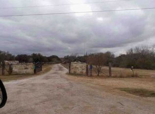 12170 Sulphur Springs Rd, Adkins, TX 78101