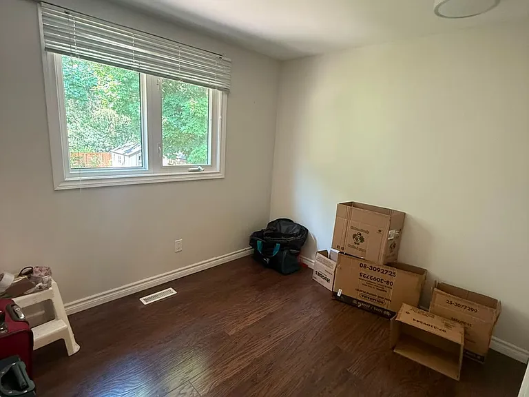 74 Alayne Cres — Photo 14