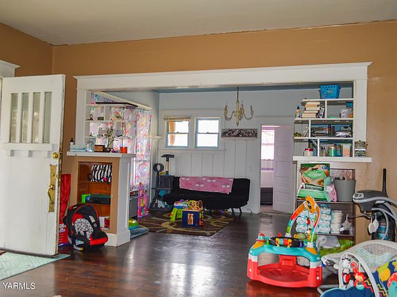 3rd image of 816 N 15th Ave