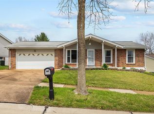 1262 Green Falls Dr, Fenton, MO
