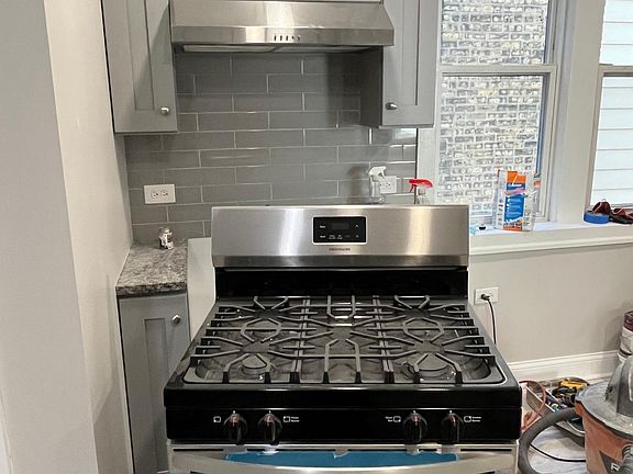 4th image of 6322 N Francisco Ave #3-1-2