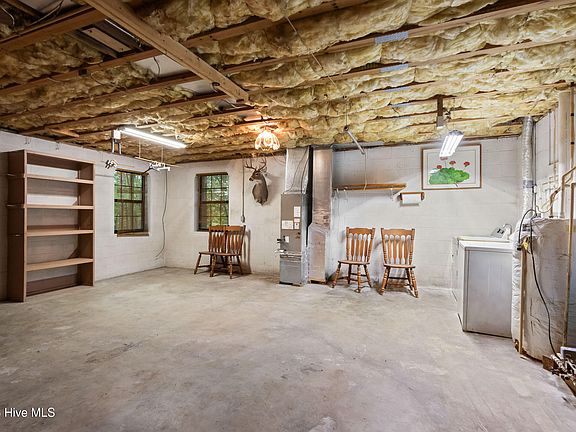 29th image of 186 Amandas Way