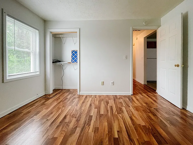 114 E 8th St — Photo 14