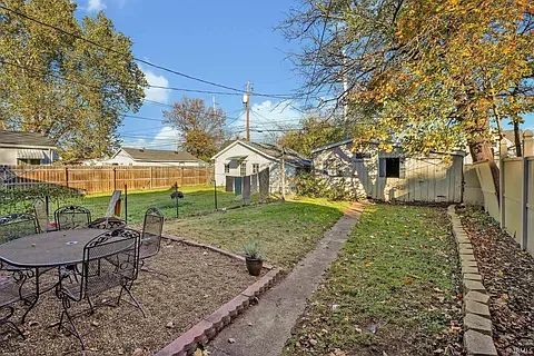 519 Bell Ave — Photo 2