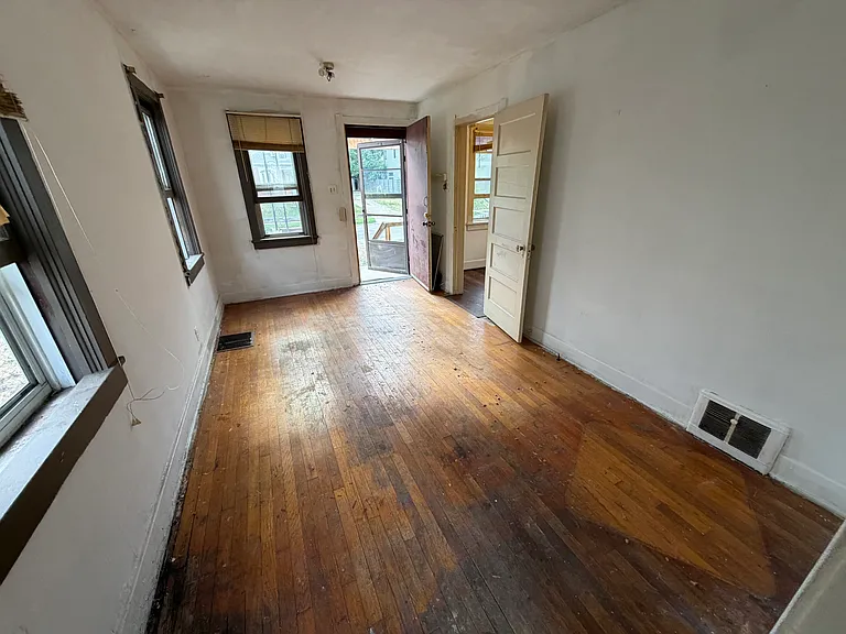 2650 S Cherokee St — Photo 2