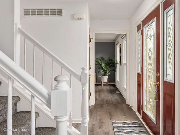 3rd image of 586 Daniels St