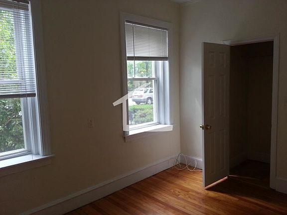 5th image of 60 Egmont St APT 006