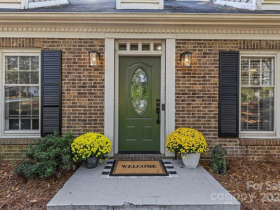 3rd image of 5215 Macandrew Dr