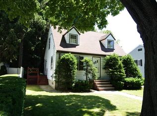 17 Mount Vernon Ave, Melrose, MA 02176