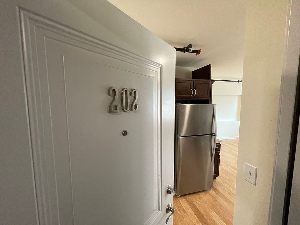 1st image of 420 Broadway #202