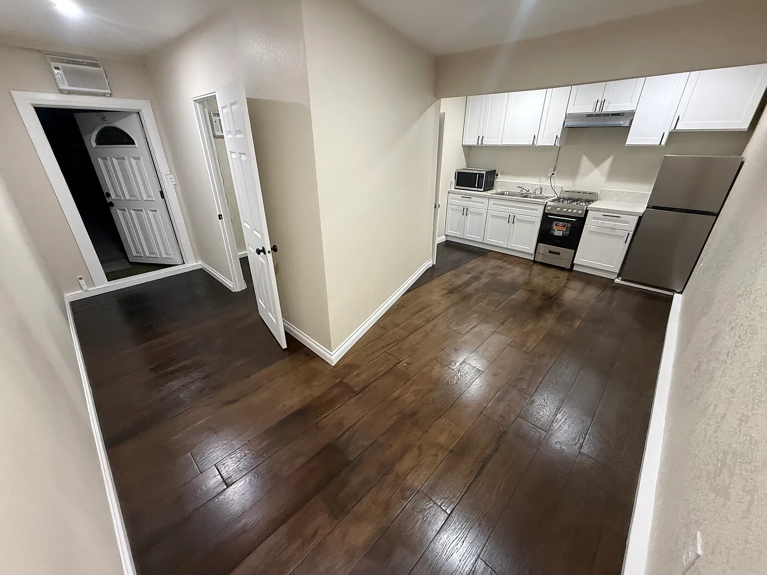 1 bed, 400 sqft, $2,000 — Photo 4