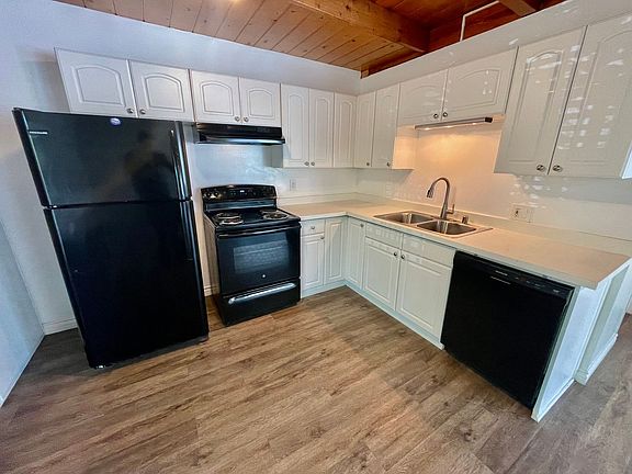 5th image of 2775 A St #I