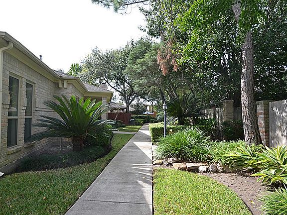 4th image of 912 Fleetwood Place Dr