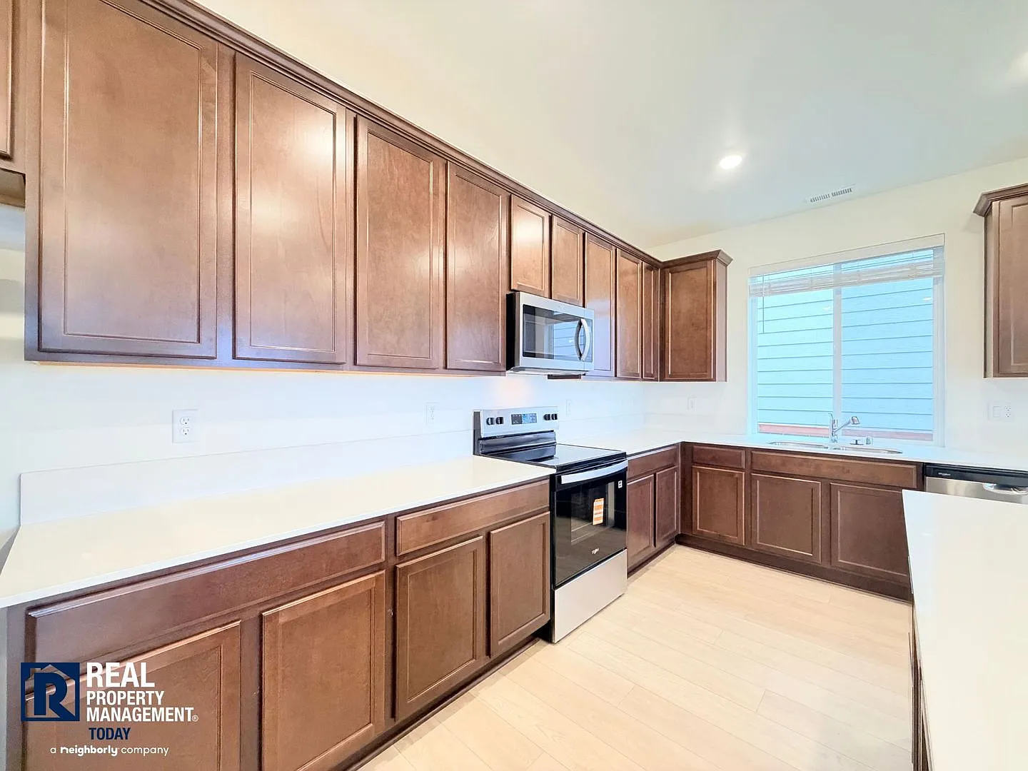 Modern Puyallup Living | Spacious Loft, Covered Patio & Central A/C — Photo 4