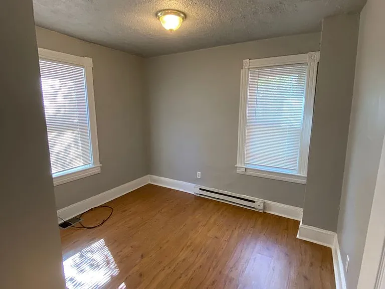 604 S Duke St — Photo 14