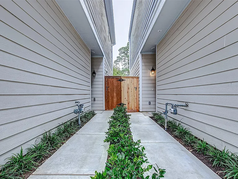 5105 Pine Reach Dr — Photo 3