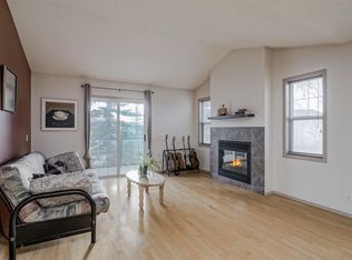 39 Hidden Creek Pl NW #104, Calgary, AB T3A 6B9