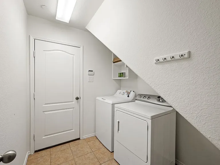 1013 Lucy Ln — Photo 21