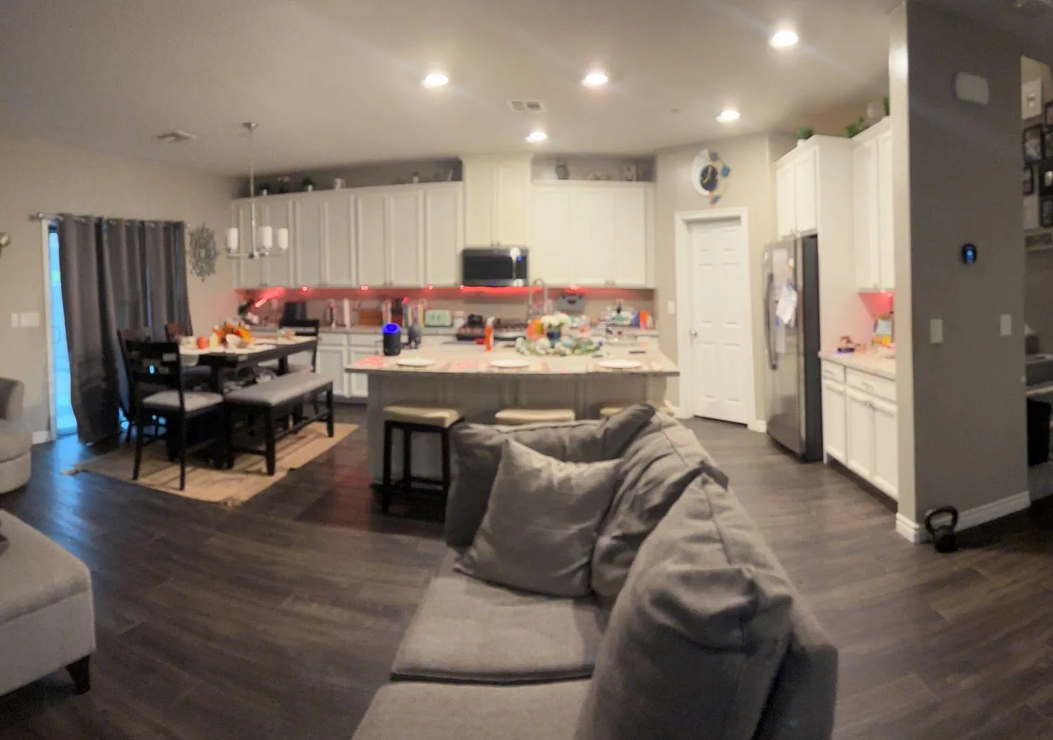 1 bed, 1.0 bath, 2000 sqft, $1,274 — Photo 2