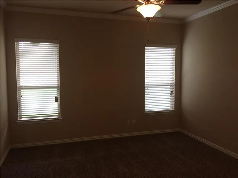 312 Eden Dr — Photo 12
