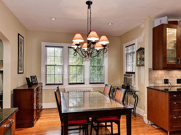 5th image of 225 Emerson St NW APT 201
