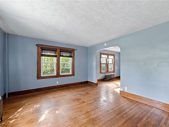 4th image of 352 Estall Rd