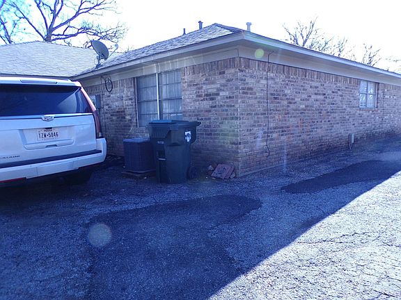 5th image of 2202/2204 Aberdeen Dr