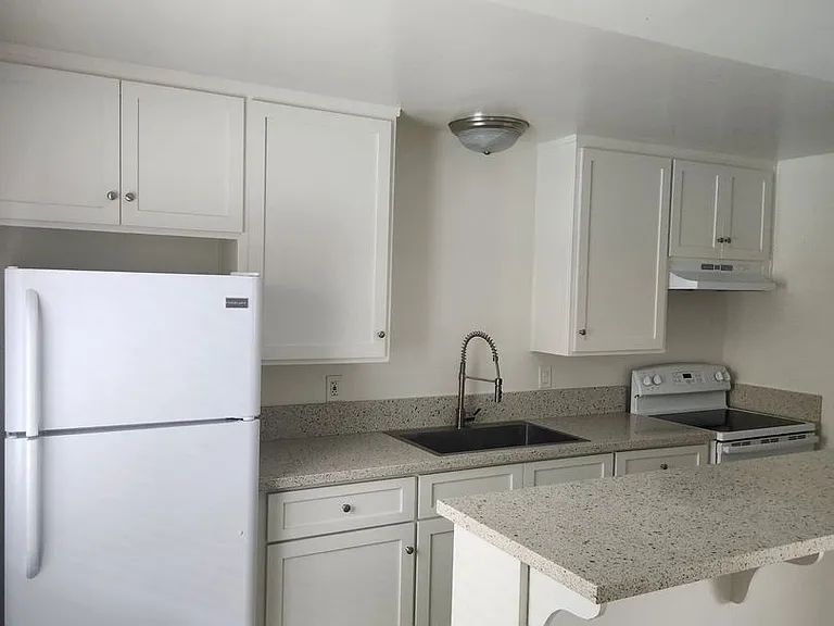 240 N 2nd St — Photo 22