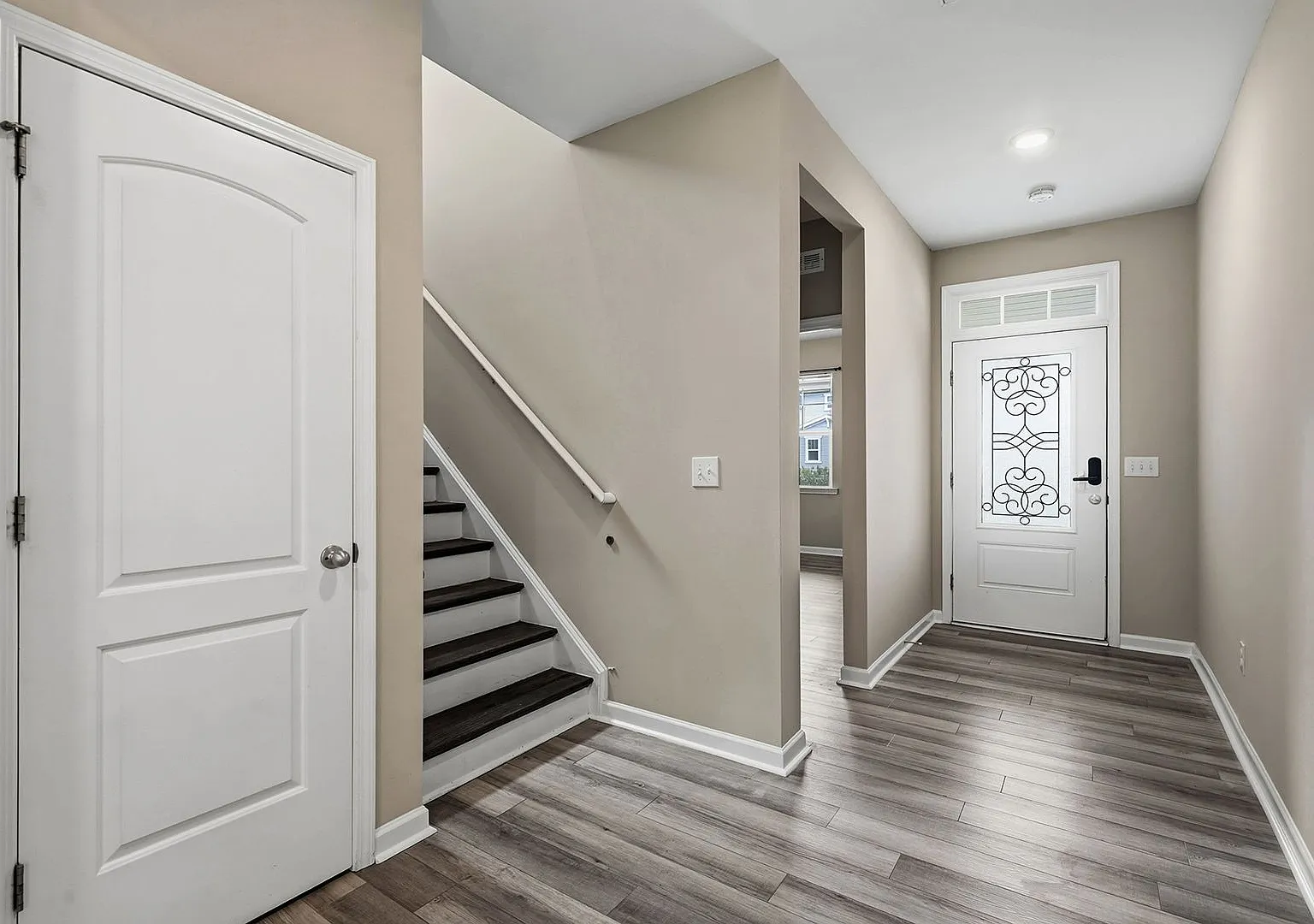 Available Now! Incentives- $500 Off First Month's Rent W/Approved Application & Signed Lease — Photo 4