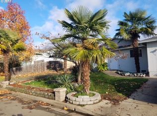 253 Corona Loop Rd, Roseburg, OR 97471