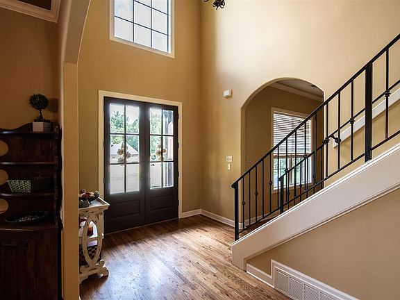 4th image of 485 Woodsedge Dr